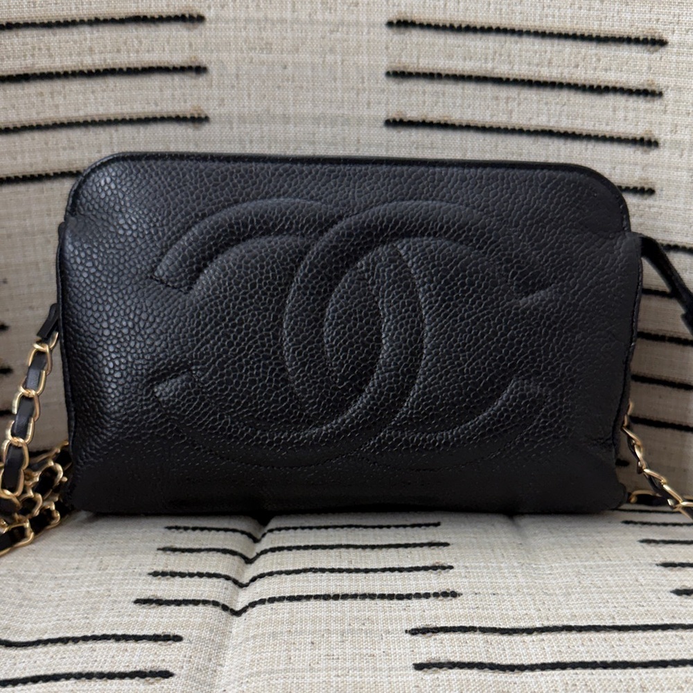 Chanel caviar pouch
